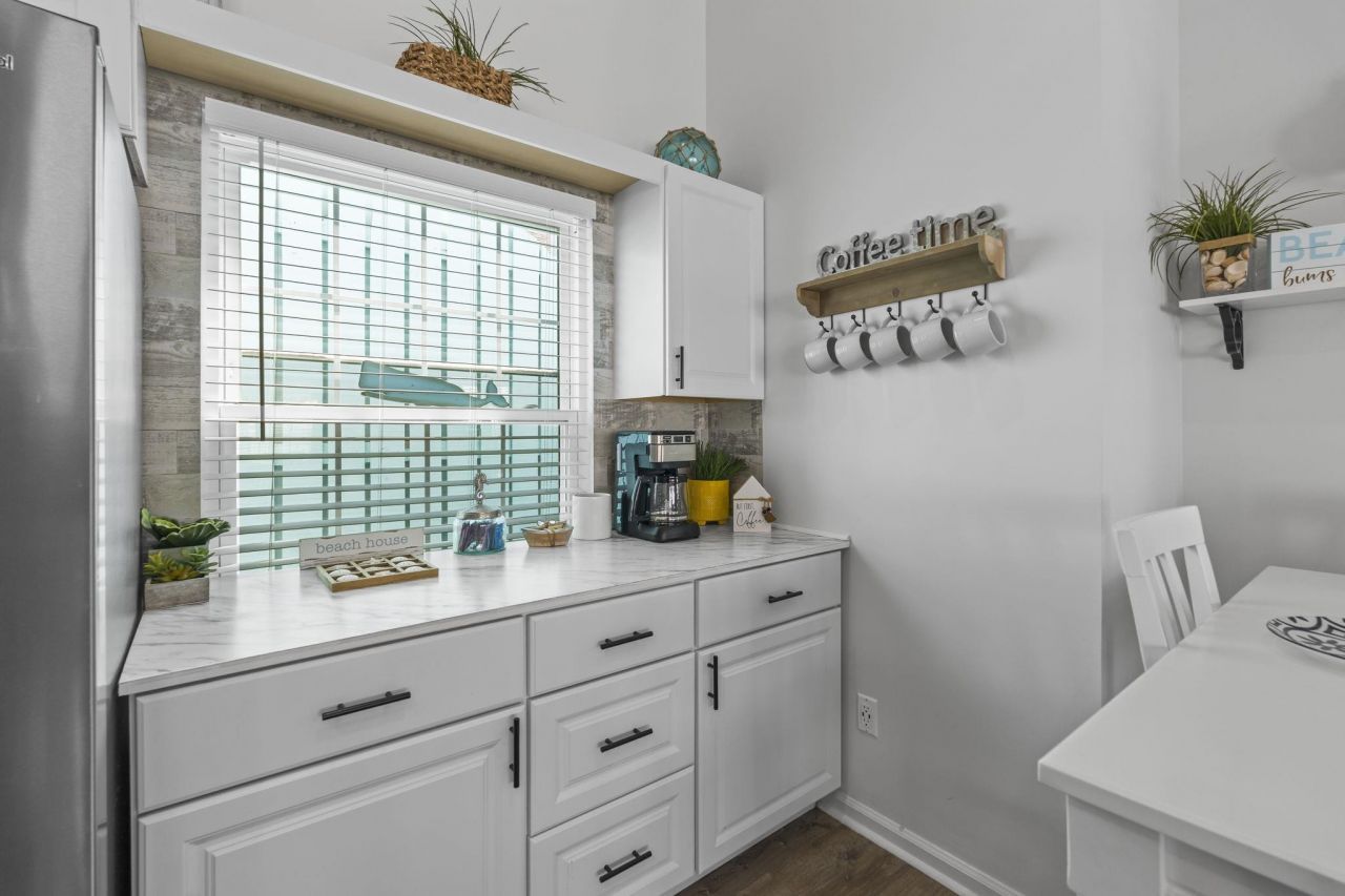 913 Charles St. Photo 26