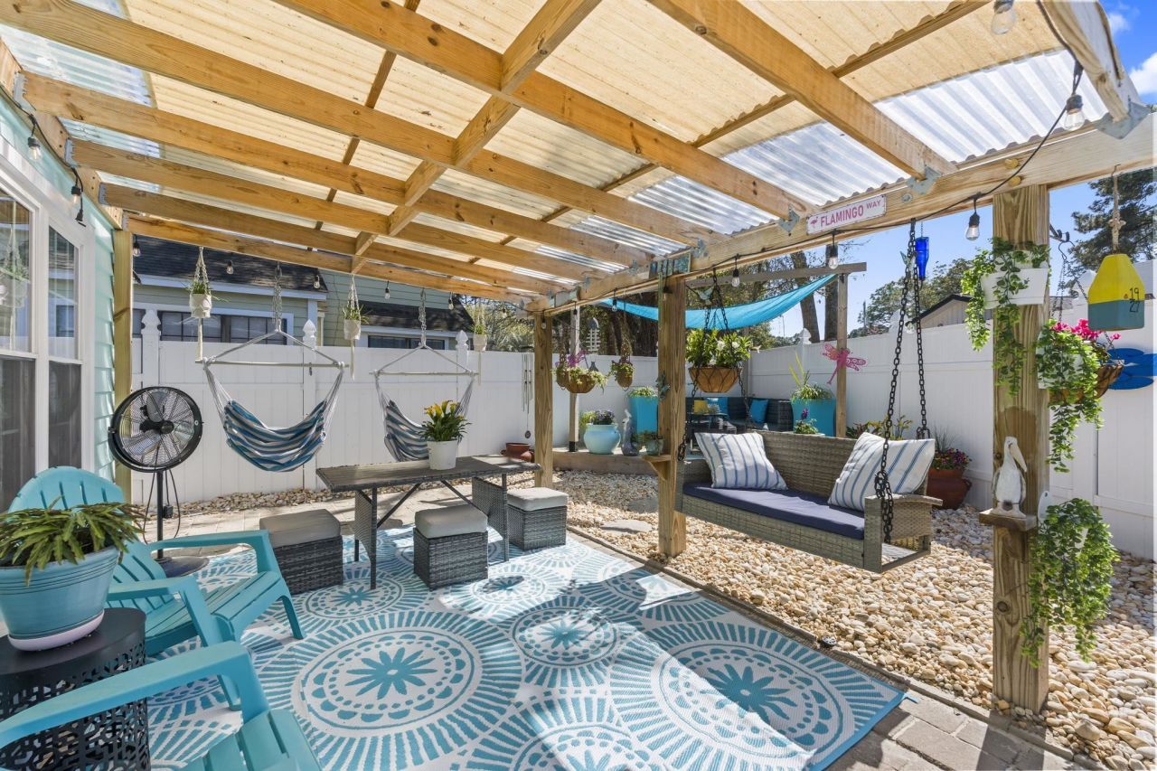 913 Charles St. Photo 30