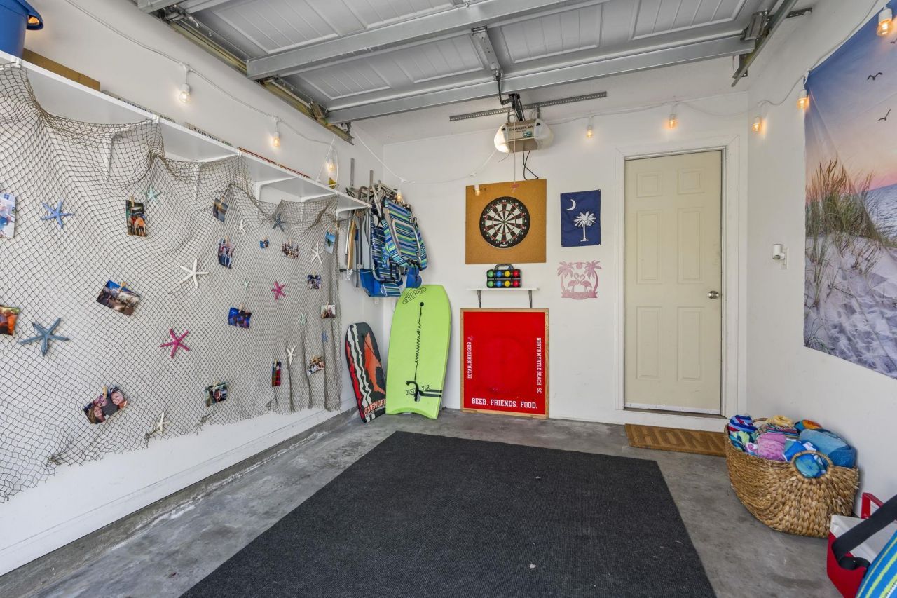 913 Charles St. Photo 35