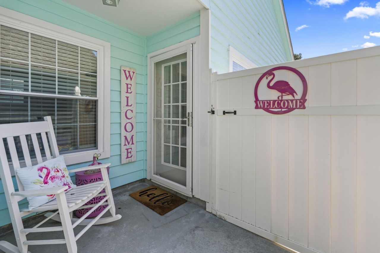 913 Charles St. Photo 36