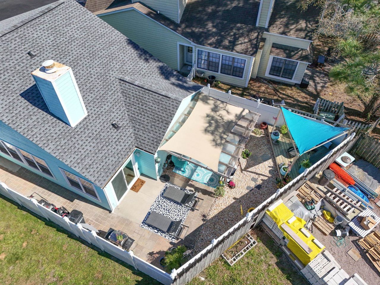 913 Charles St. Photo 37