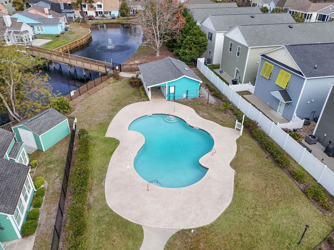 913 Charles St. Photo 40