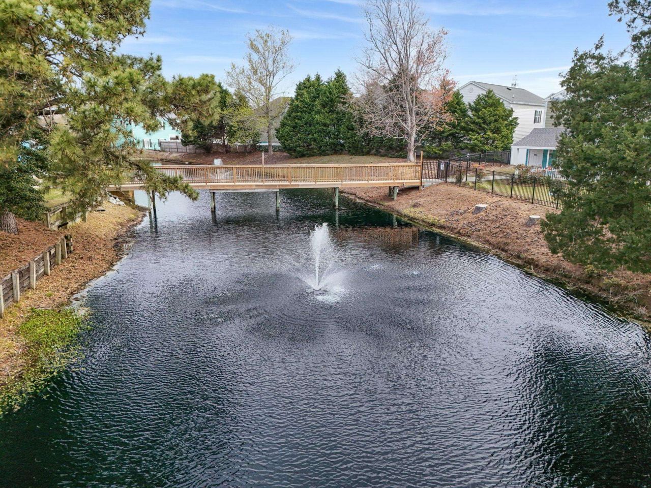 913 Charles St. Photo 41