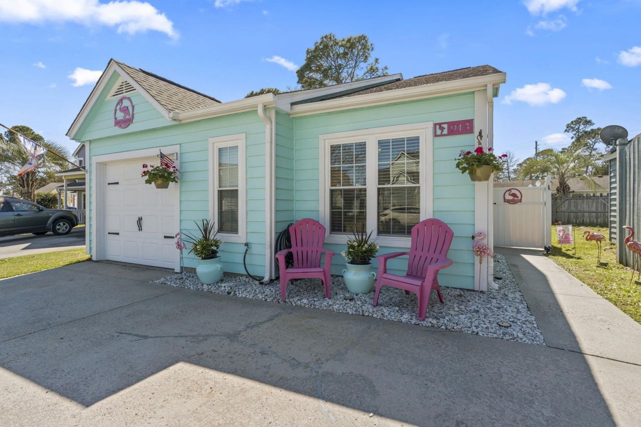 913 Charles St. Photo 42