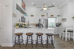 913 Charles St. photo 4