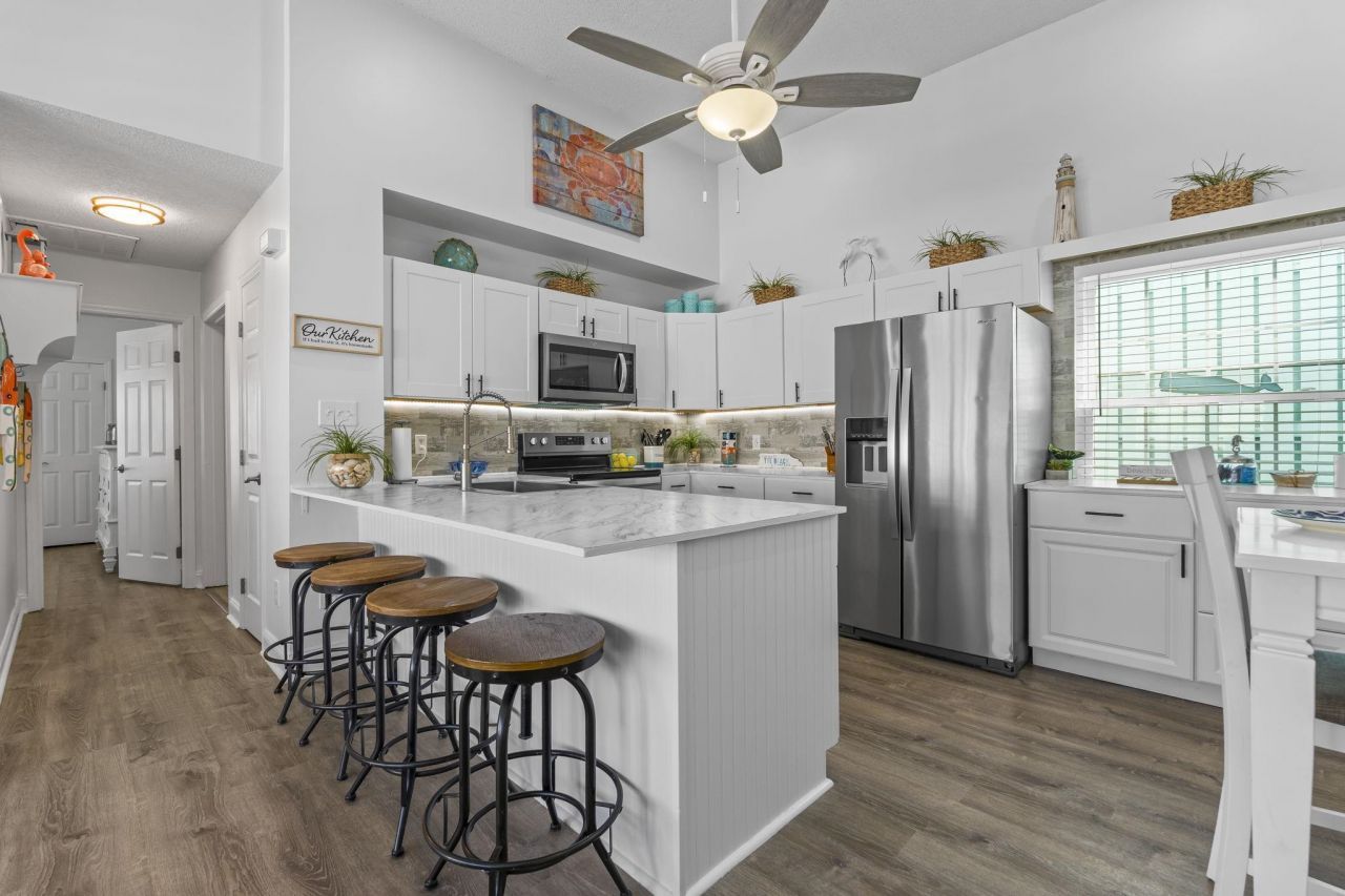 913 Charles St. Photo 7