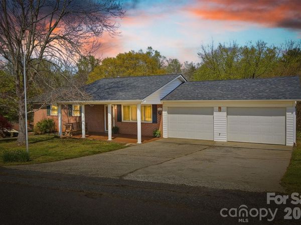 2174 Chester Avenue, Morganton, NC 28655