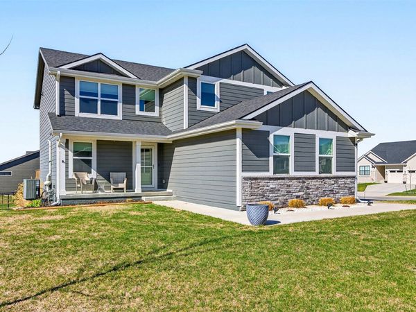 2820 SE Moraine Court, Waukee, IA 50263