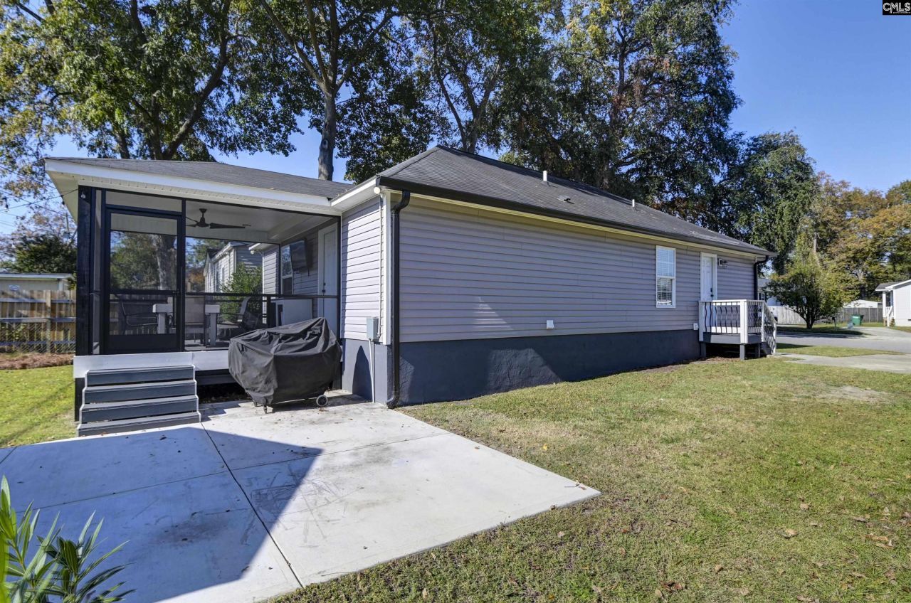 707 Holland Avenue  Photo 6