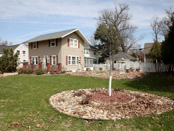 350 Woodland Drive SE, Cedar Rapids, IA 52403