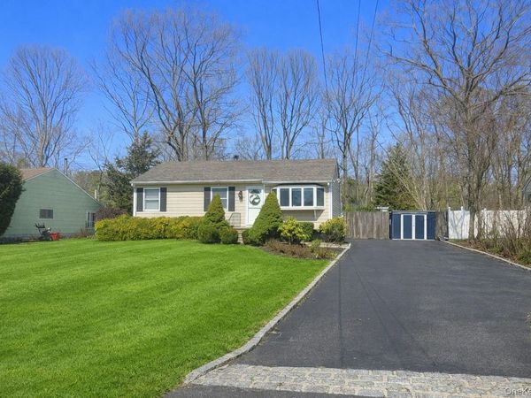 9 Fox Lane , Shoreham, NY 11786