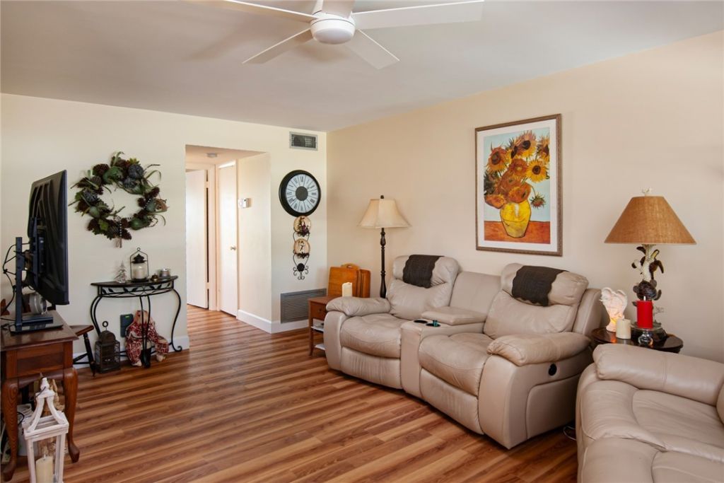 78 Royal Oak Drive, Unit 103, Vero Beach, FL 32962 Photo