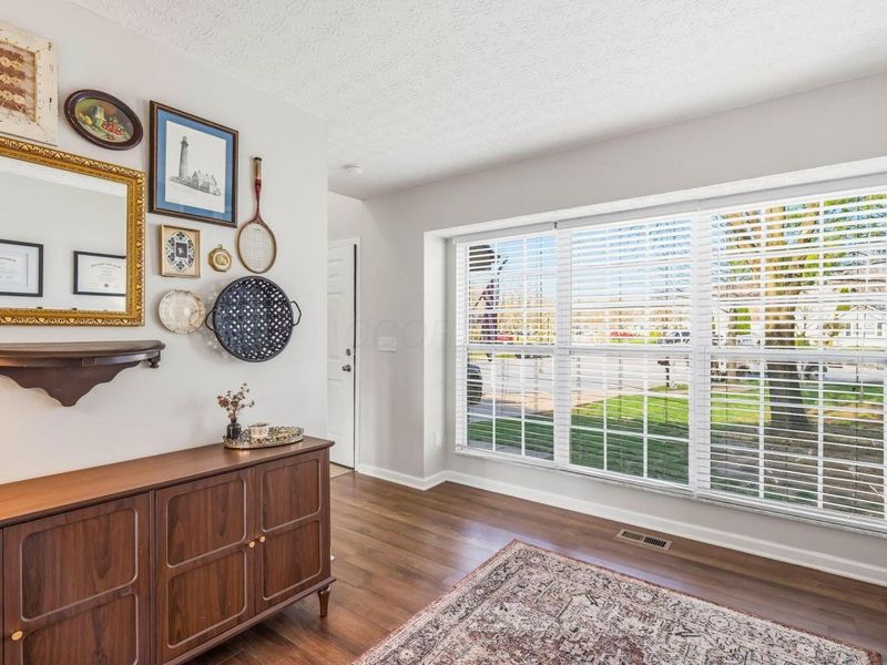 1129 PEBBLE BROOK Drive, Columbus, OH 43240 Photo 4