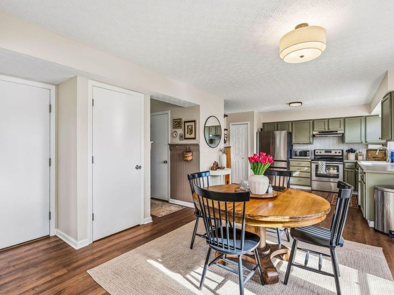 1129 PEBBLE BROOK Drive, Columbus, OH 43240 Photo 9