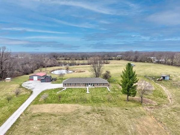 3620 S Ketterman Road, Oak Grove, MO 64075