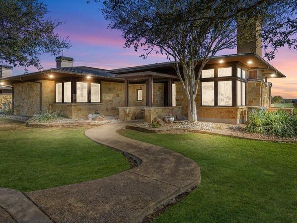 2001 Kahala Sunset DR, Spicewood, TX 78669