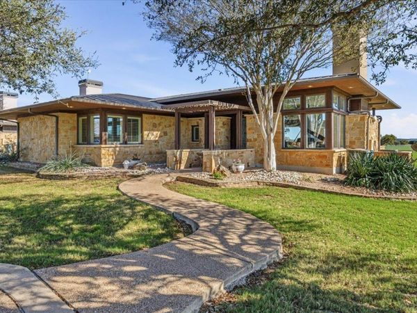 2001 Kahala Sunset DR, Spicewood, TX 78669