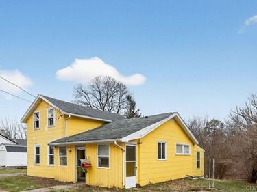 49 N Hartland Street, Middleport, NY 14105