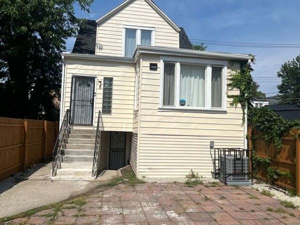7438 S Champlain Avenue, Chicago, IL 60619