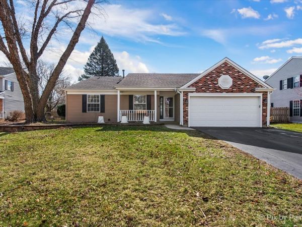 735 Royal Glen Drive , Cary, IL 60013