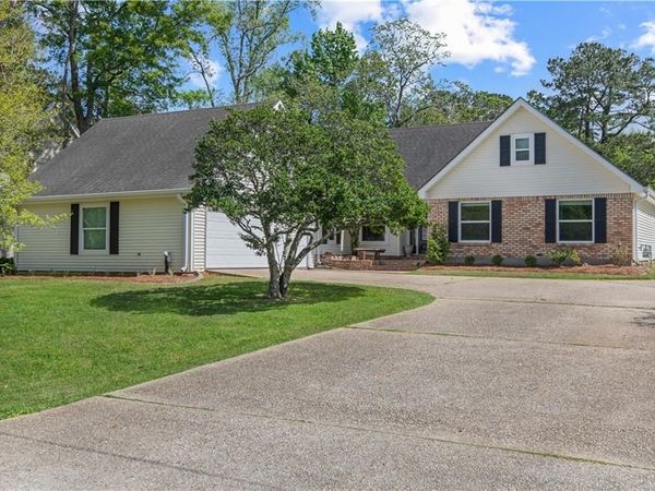 10 LAURELWOOD Drive, Covington, LA 70433