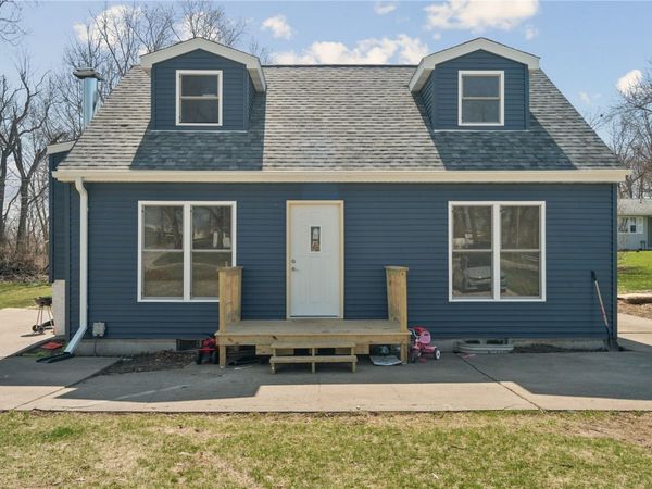 129 Northwood Drive, Hiawatha, IA 52233