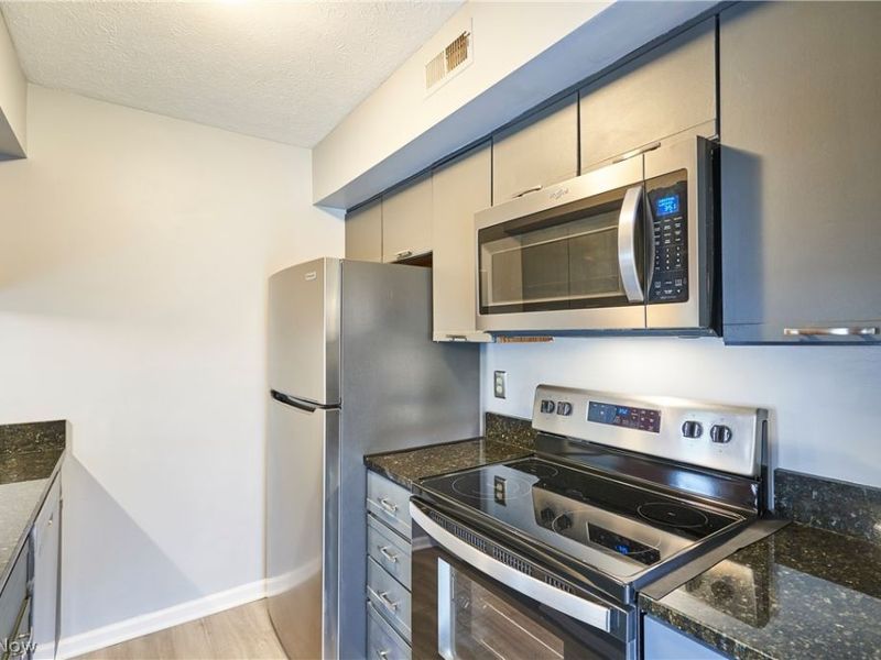 28180 Detroit Road, Unit D1, Westlake, OH 44145 Photo 9