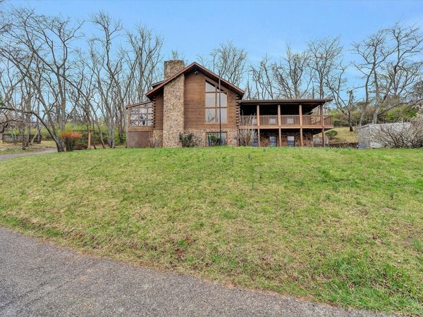 15 Verndale DR , Roanoke, VA 24019