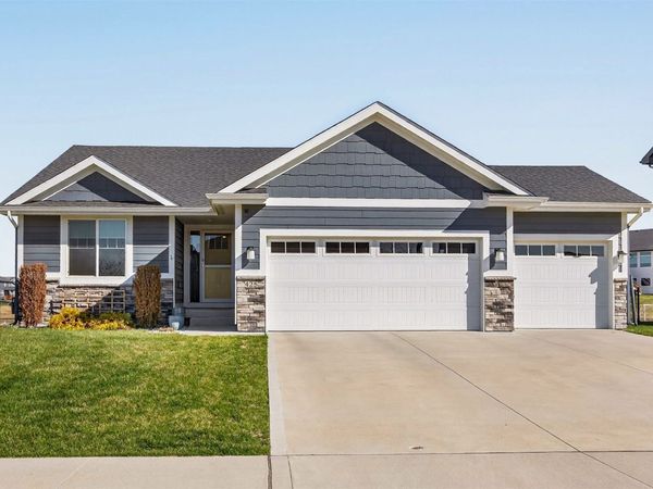 425 SE Esker Ridge Drive, Waukee, IA 50263