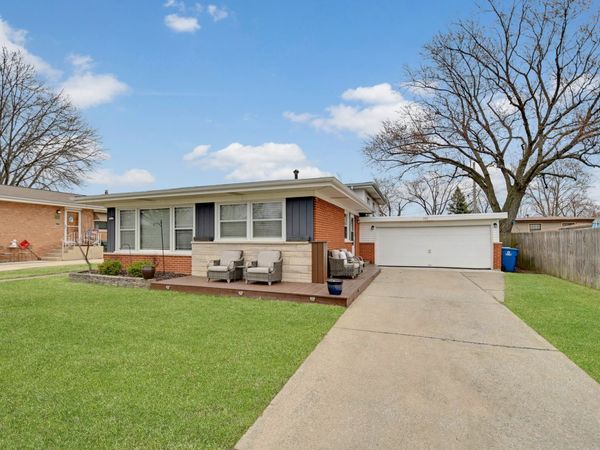 333 Homewood Court , Chicago Heights, IL 60411