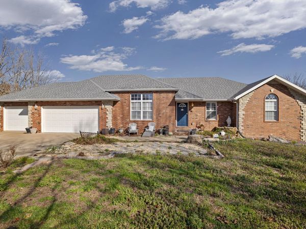 1905 W James River Drive, Nixa, MO 65714