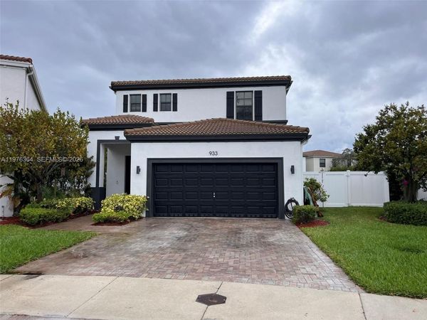 933 NE 191st St, Miami, FL 33179