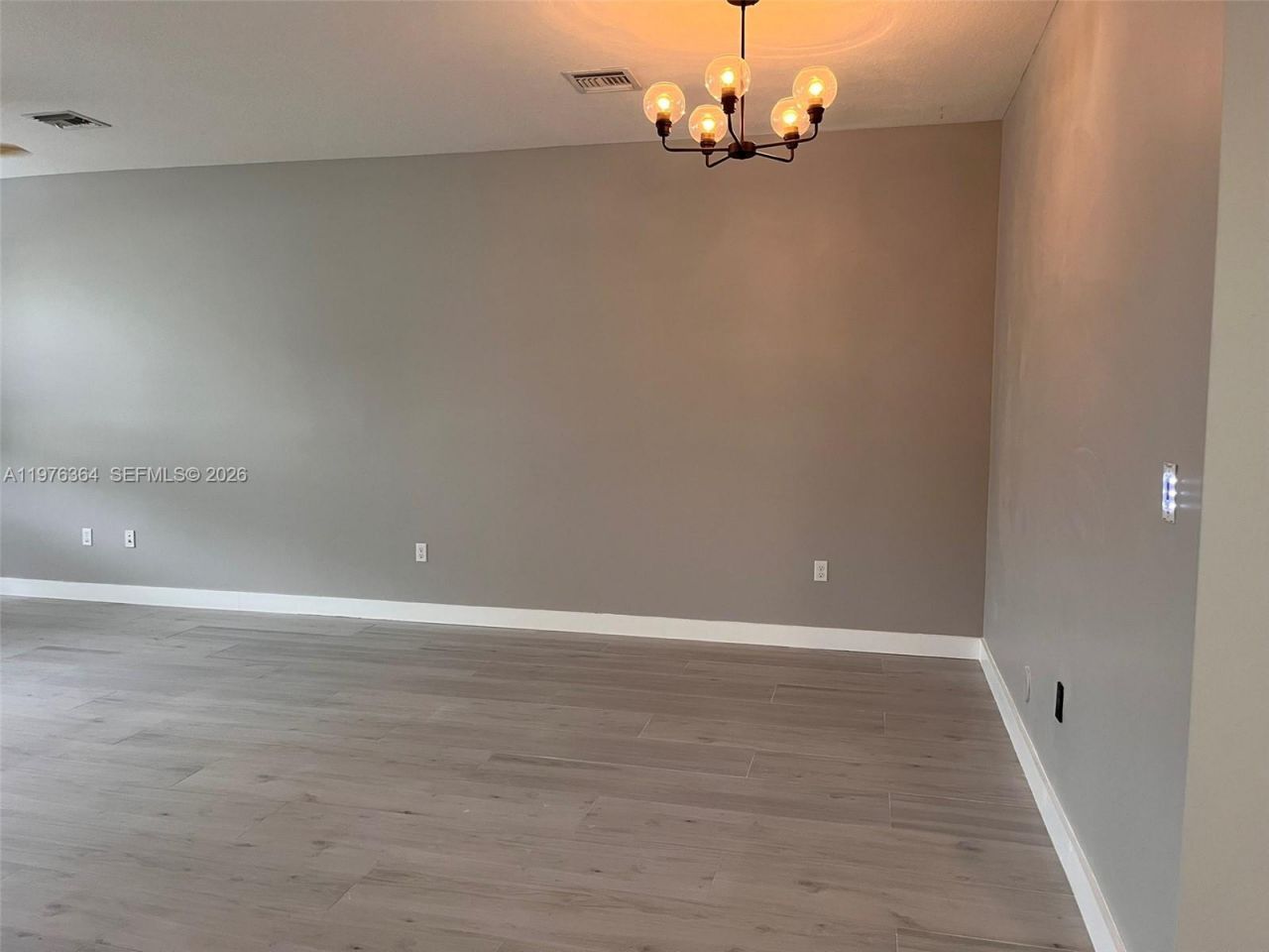 933 NE 191st St, Miami, FL 33179 Photo