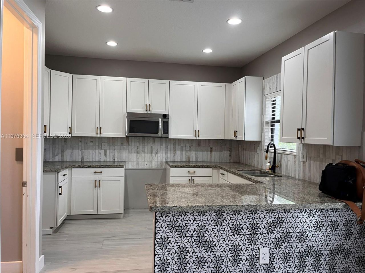 933 NE 191st St, Miami, FL 33179 Photo