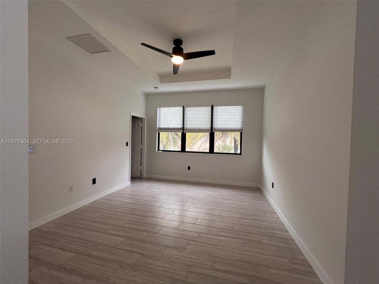 933 NE 191st St, Miami, FL 33179 Photo