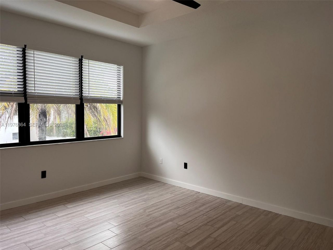 933 NE 191st St, Miami, FL 33179 Photo