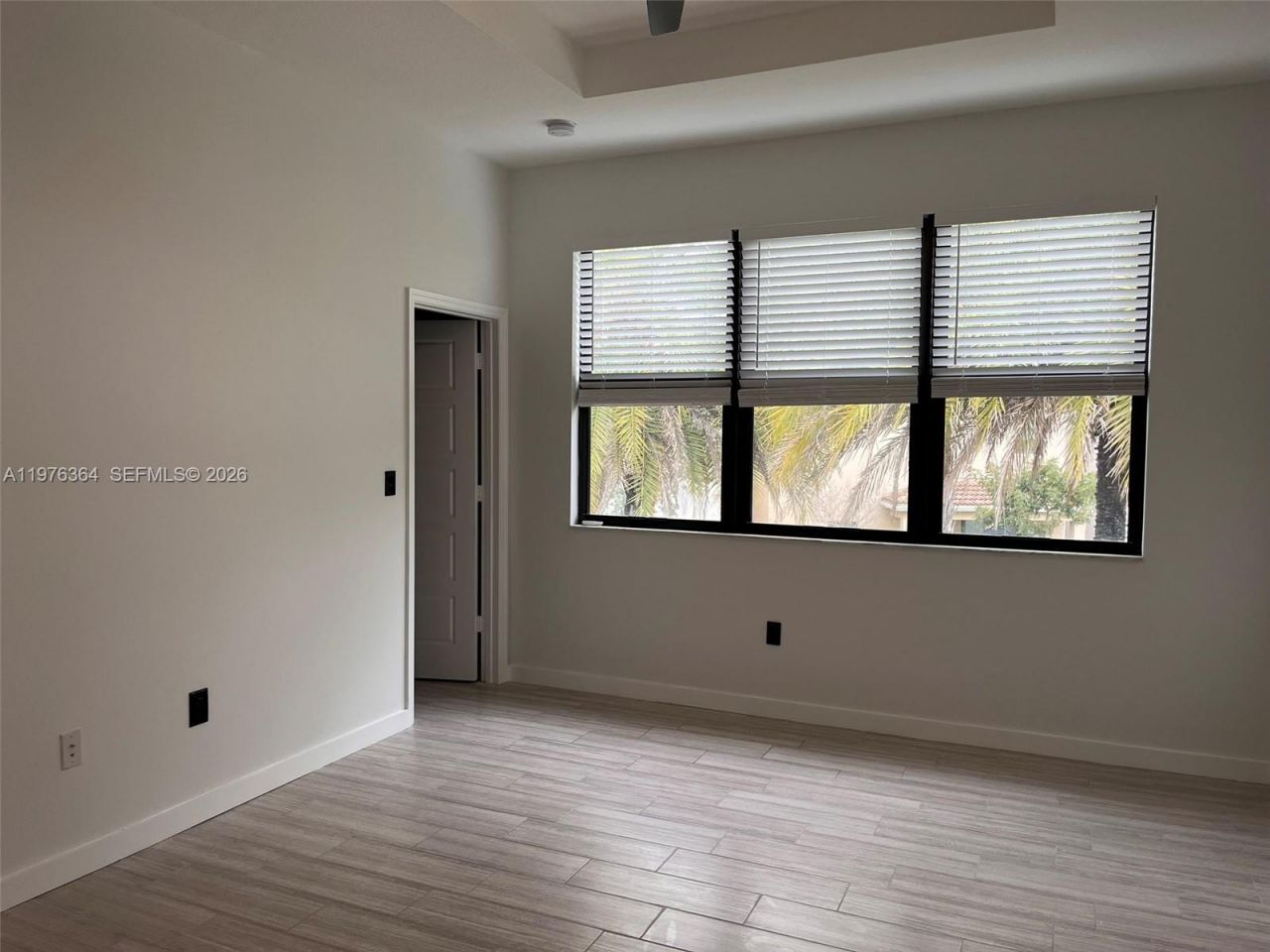 933 NE 191st St, Miami, FL 33179 Photo