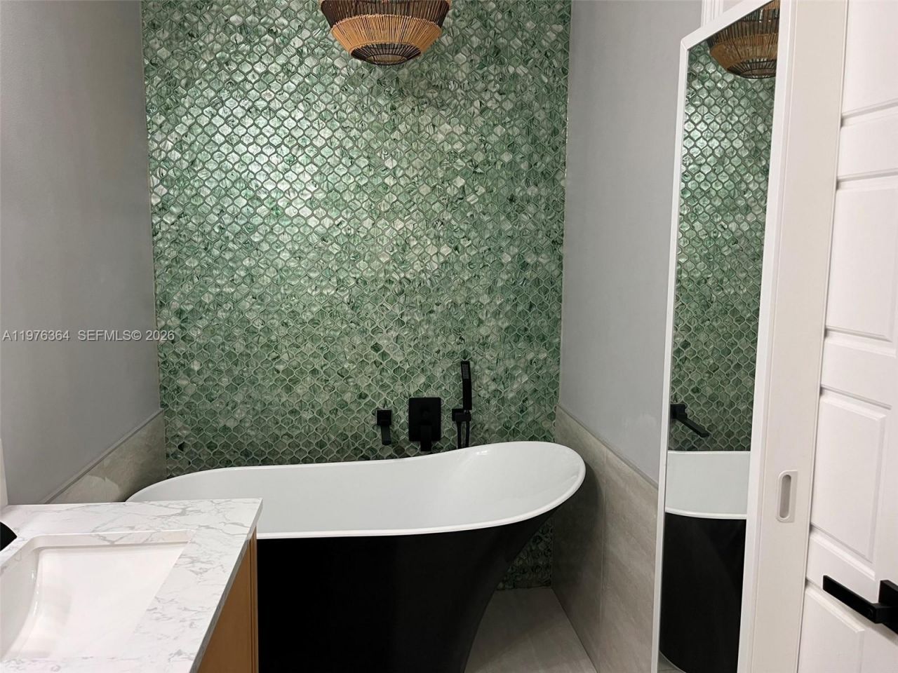 933 NE 191st St, Miami, FL 33179 Photo