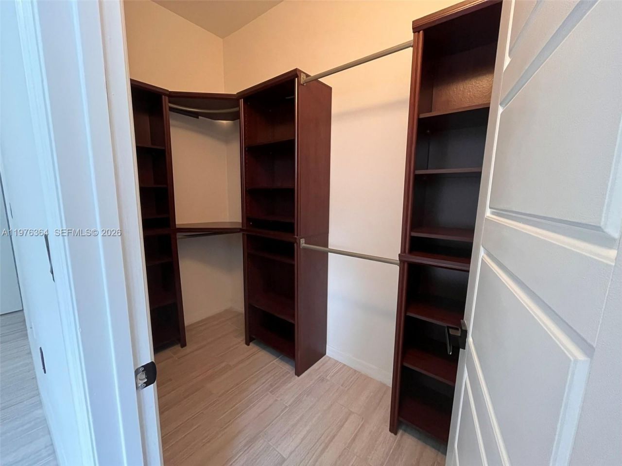 933 NE 191st St, Miami, FL 33179 Photo