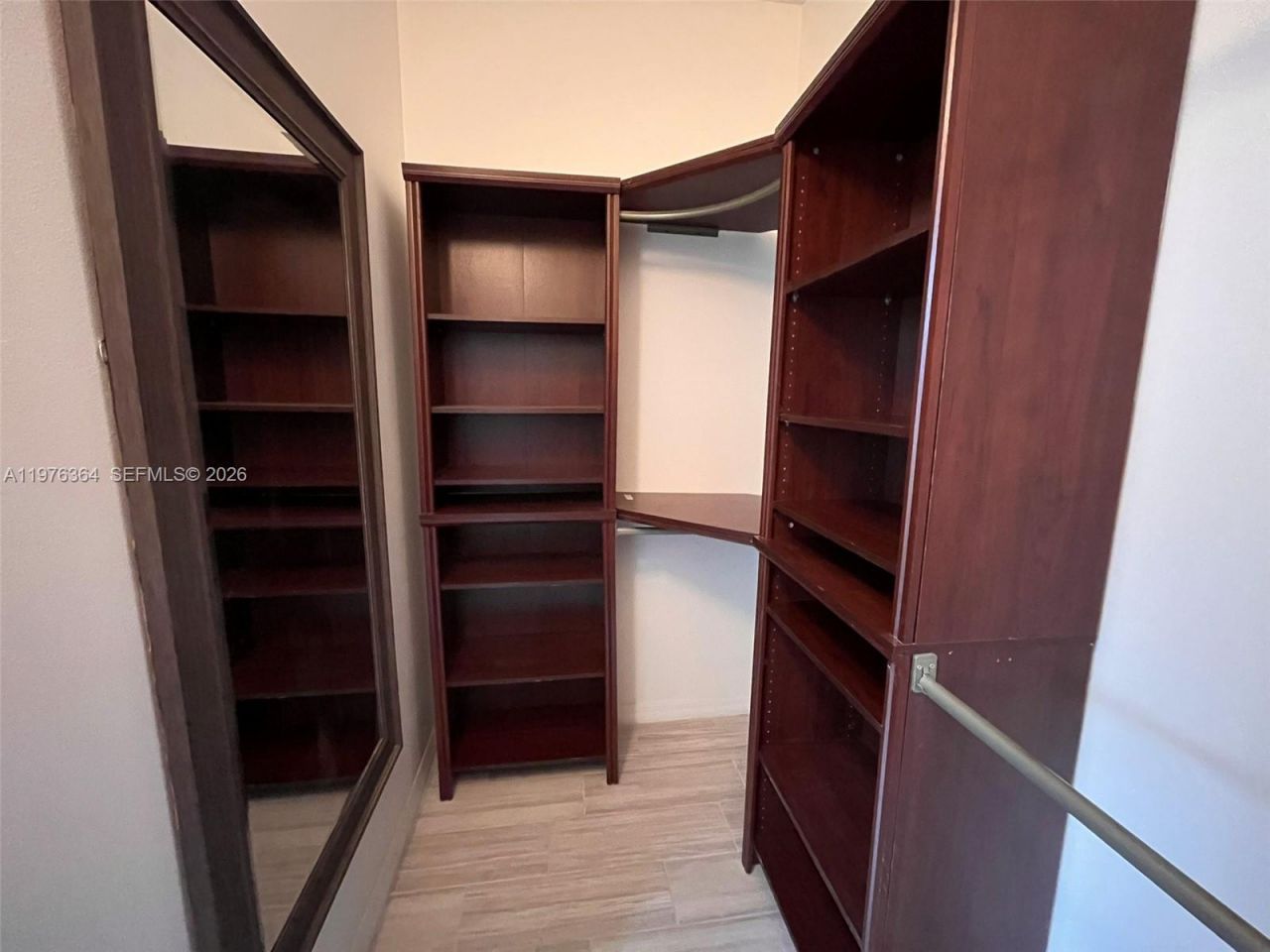 933 NE 191st St, Miami, FL 33179 Photo