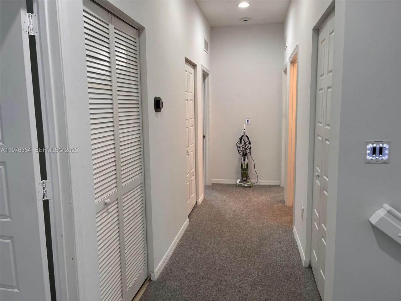 933 NE 191st St, Miami, FL 33179 Photo