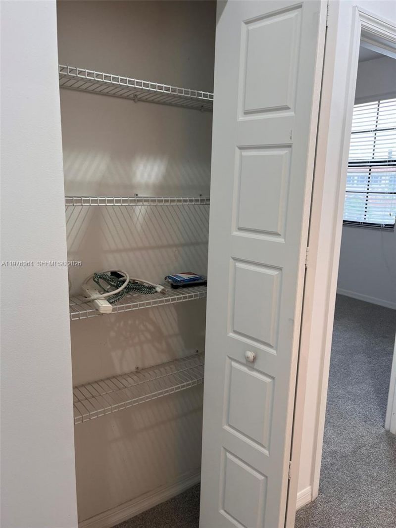 933 NE 191st St, Miami, FL 33179 Photo