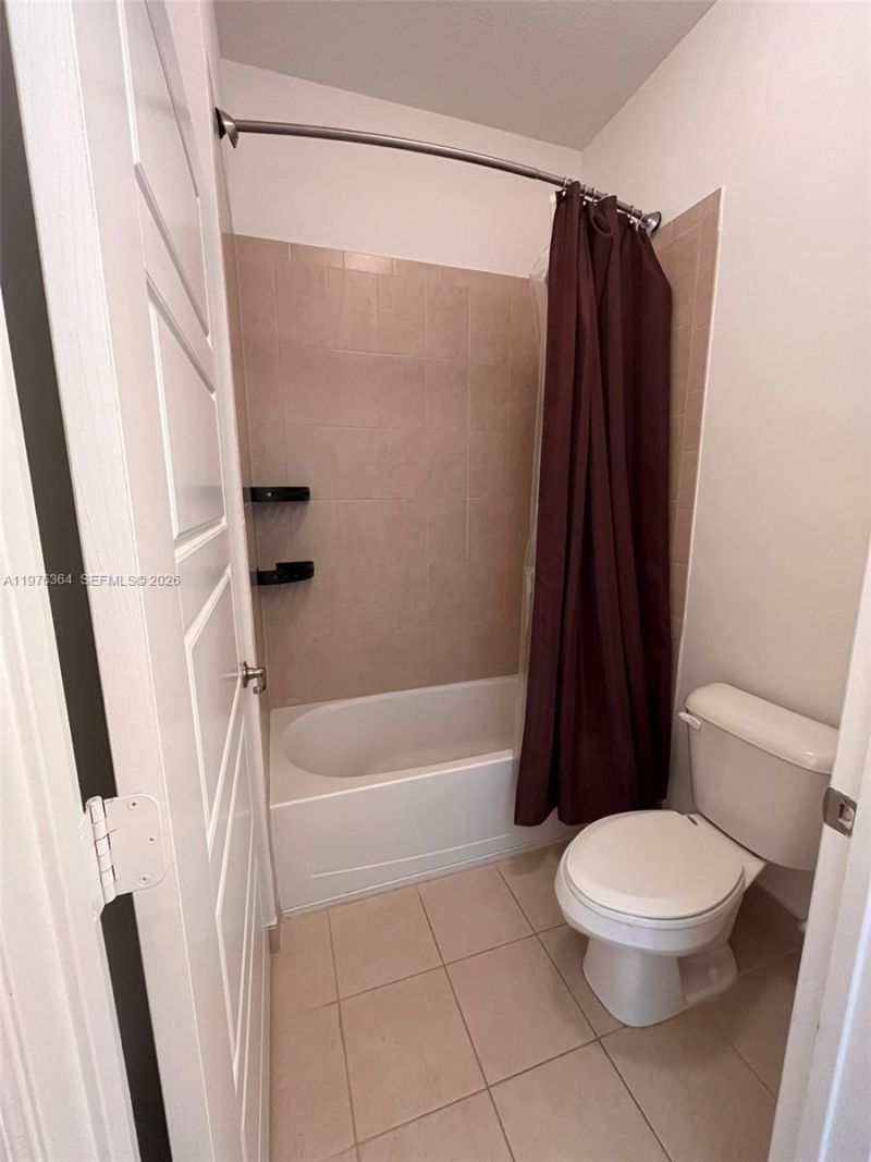 933 NE 191st St, Miami, FL 33179 Photo