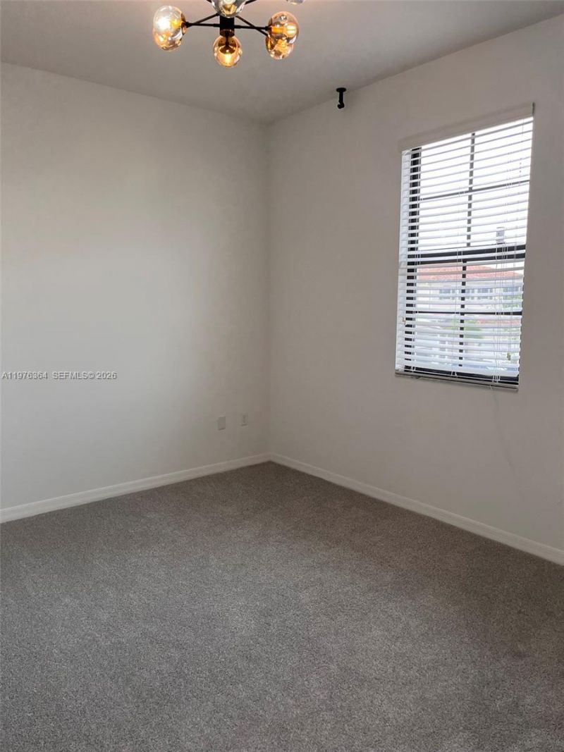 933 NE 191st St, Miami, FL 33179 Photo