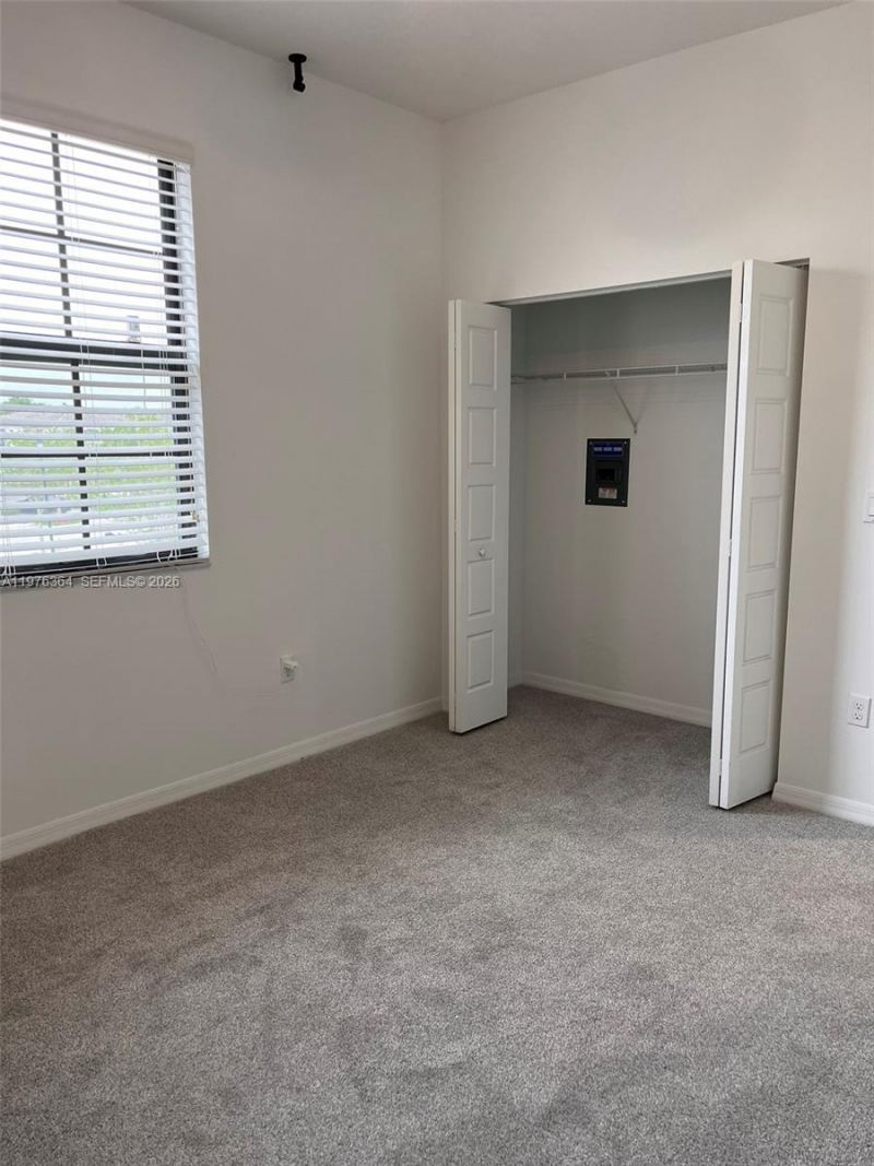 933 NE 191st St, Miami, FL 33179 Photo