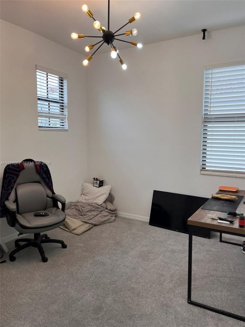 933 NE 191st St, Miami, FL 33179 Photo