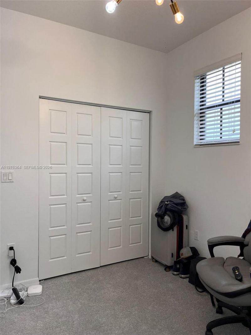 933 NE 191st St, Miami, FL 33179 Photo