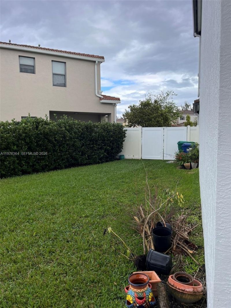 933 NE 191st St, Miami, FL 33179 Photo