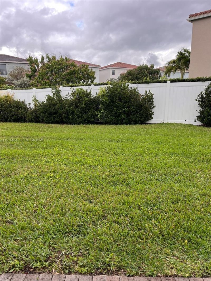 933 NE 191st St, Miami, FL 33179 Photo