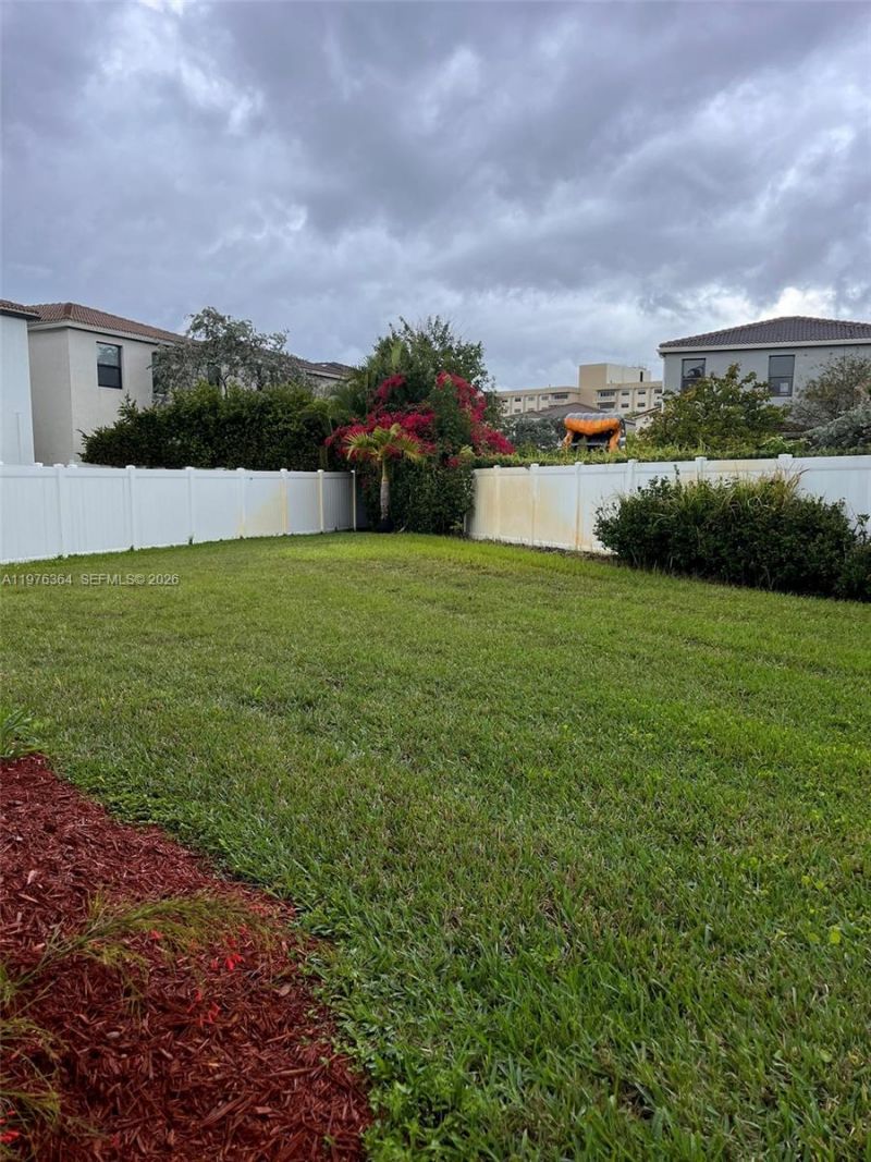 933 NE 191st St, Miami, FL 33179 Photo